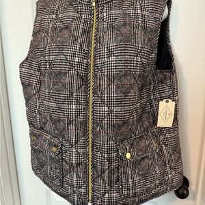 St. John's Bay Black and White Quilted Vest